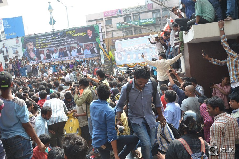 Celebs-at-Khaidi-No-150-Movie-Screening